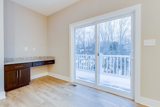 Building Photo - Available August 1st - 3 Bedroom Townhouse in Franklin Regional School District