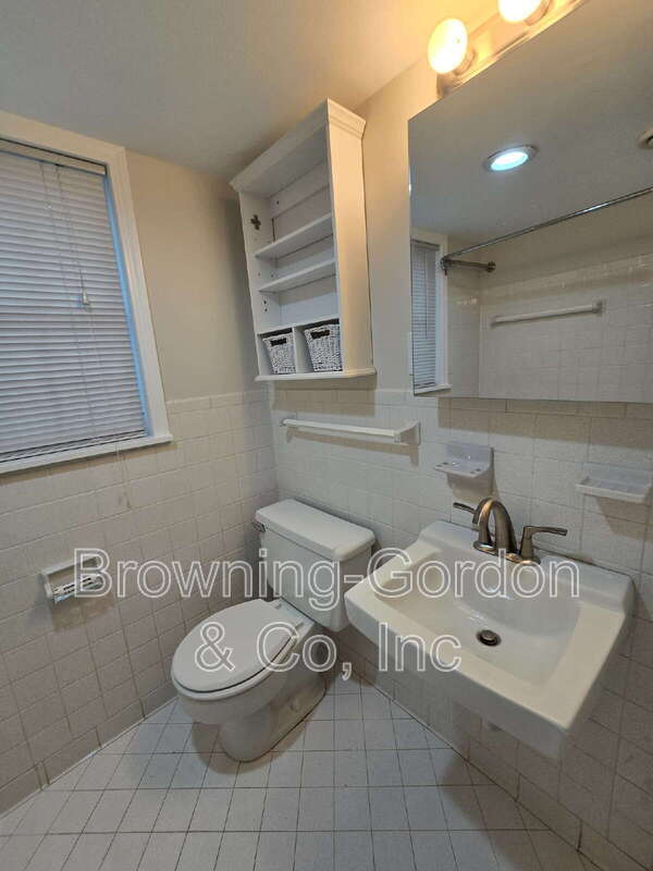 Building Photo - 927 Neuhoff Ln