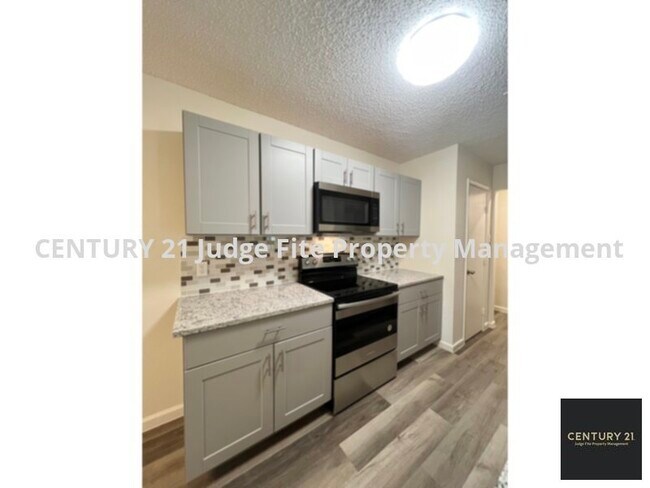 Building Photo - Fully Renovated 2/2/1 Duplex For Rent!