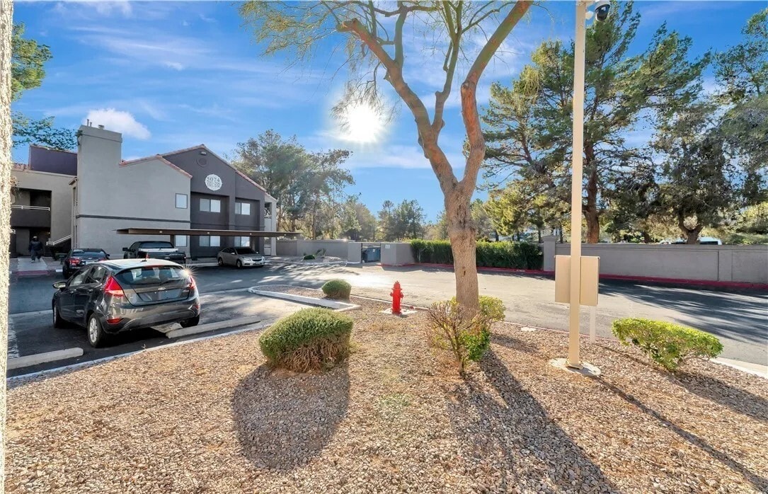 Building Photo - 5076 S Rainbow Blvd