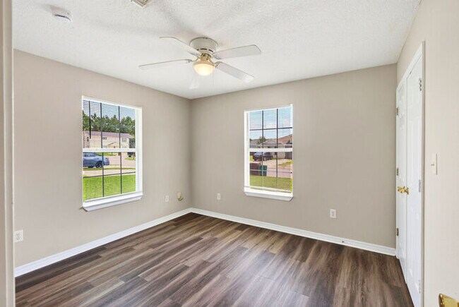 Building Photo - 15119 Deer Creek Dr