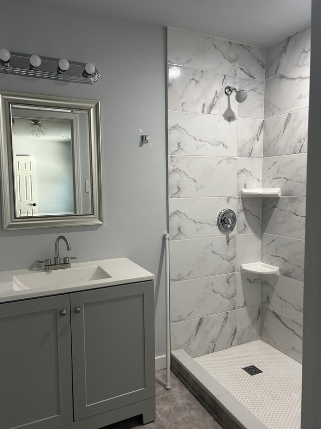 Building Photo - 1208 Alexander St