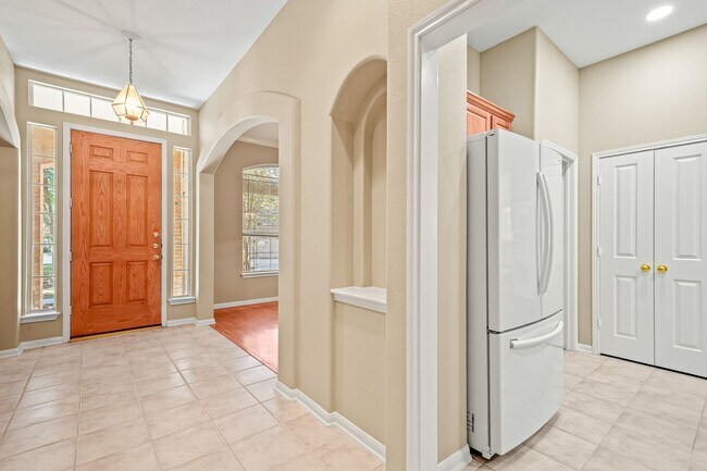 Building Photo - 8615 Traciney Blvd