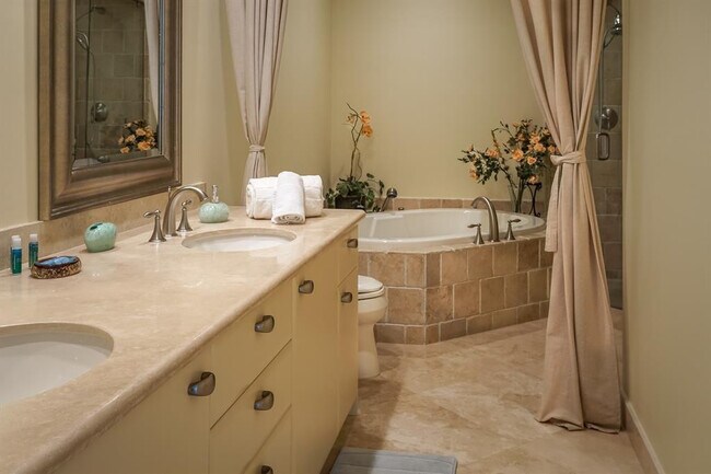 Building Photo - 3035 Riomar St