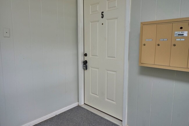 Building Photo - 219 W Silver Sands Dr
