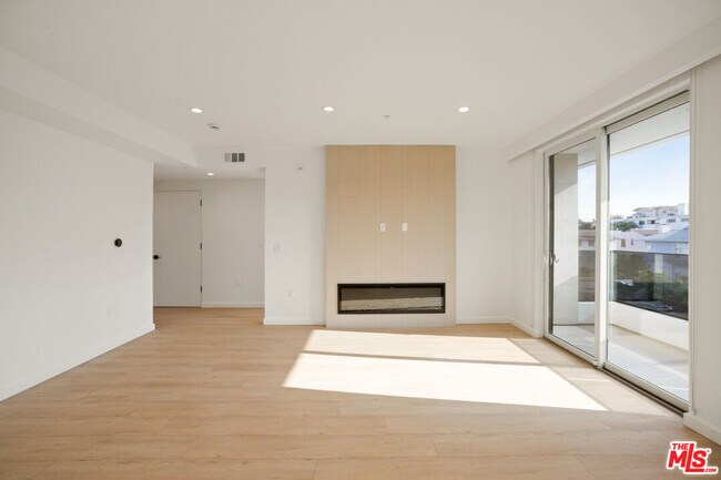 Building Photo - 1414 S Beverly Dr