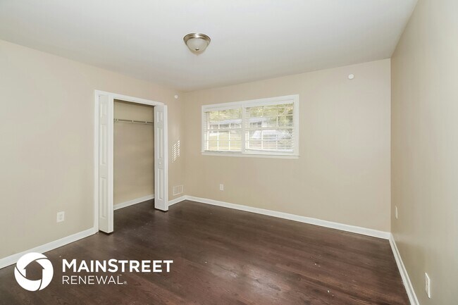 Building Photo - 266 Tonawanda Dr SE