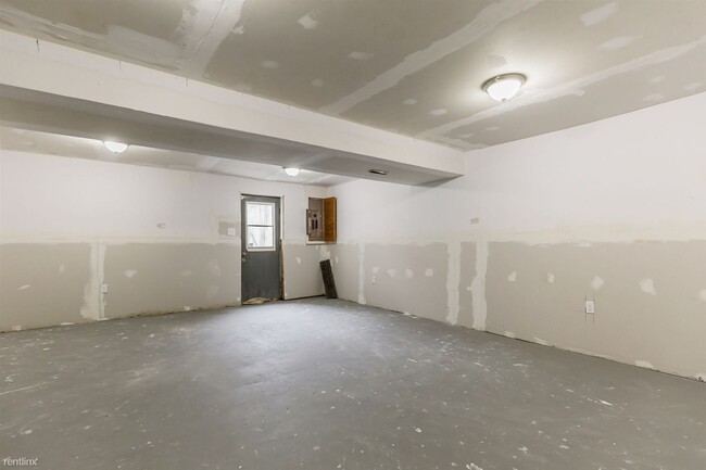 Building Photo - 3 br, 2.5 bath House - 8655 Ritchboro Rd