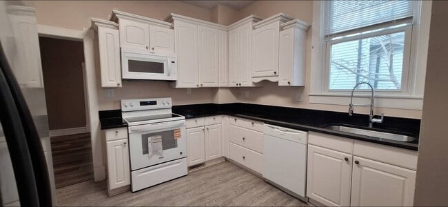 Building Photo - 711 Lafayette Ave