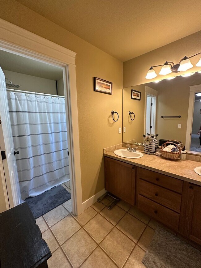 Building Photo - 4405 Cashmere Dr NE