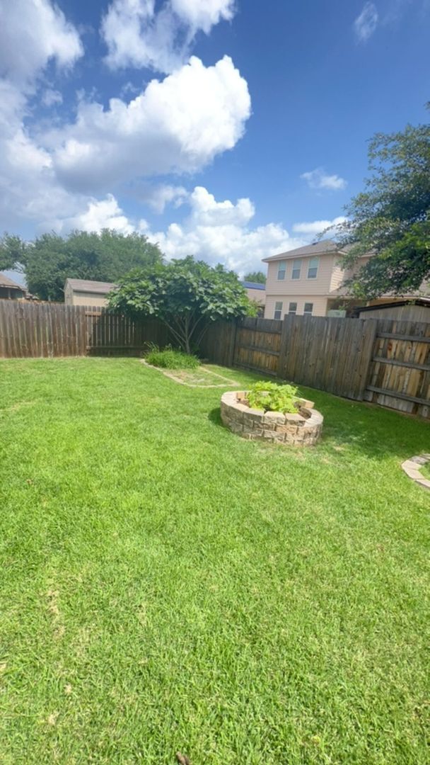 Building Photo - 3 Bedroom Home in Pioneer Crossing