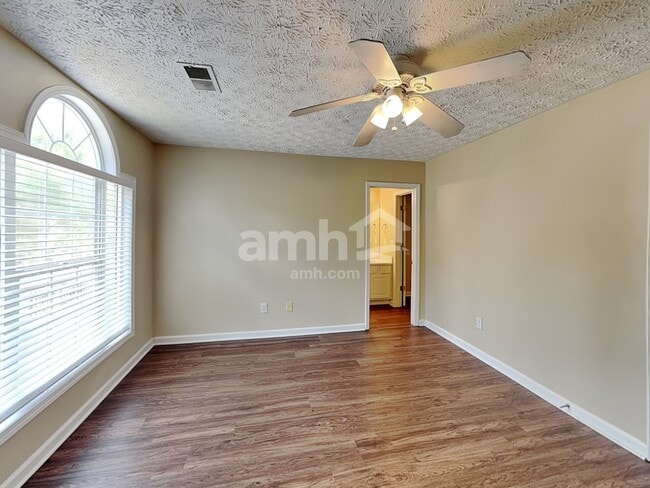 Building Photo - 2656 Lake Park Bnd