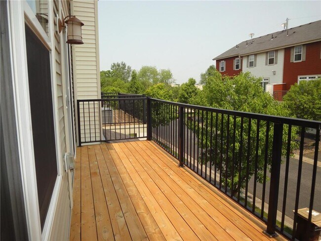 Building Photo - 11846 Emery Village Dr N