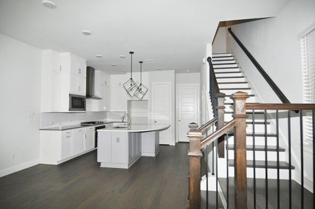 Building Photo - Trinity Grove ~ Skyline Views!