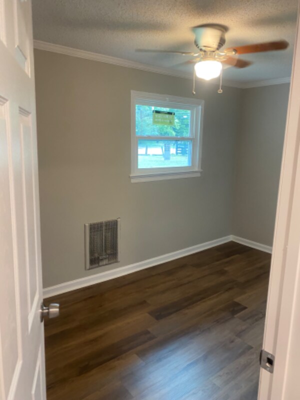 Building Photo - 3950 S Dixie Rd