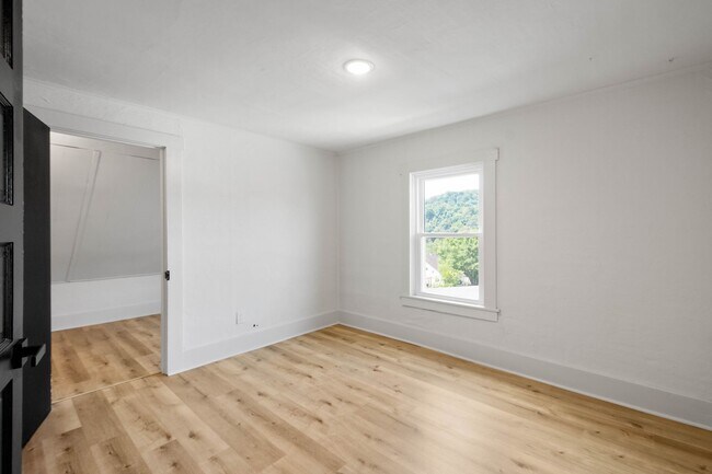 Building Photo - READY FOR MOVE IN! FULLY RENOVATED 2-BEDRO...