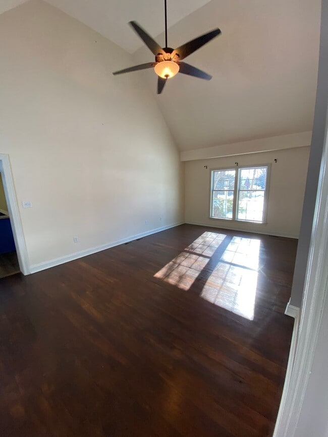 Building Photo - Stunning 3 Bedroom Home with Barn and Over 3 Acres!