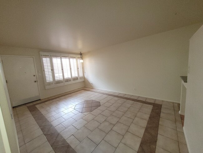 Building Photo - 3139 E Glenrosa Ave