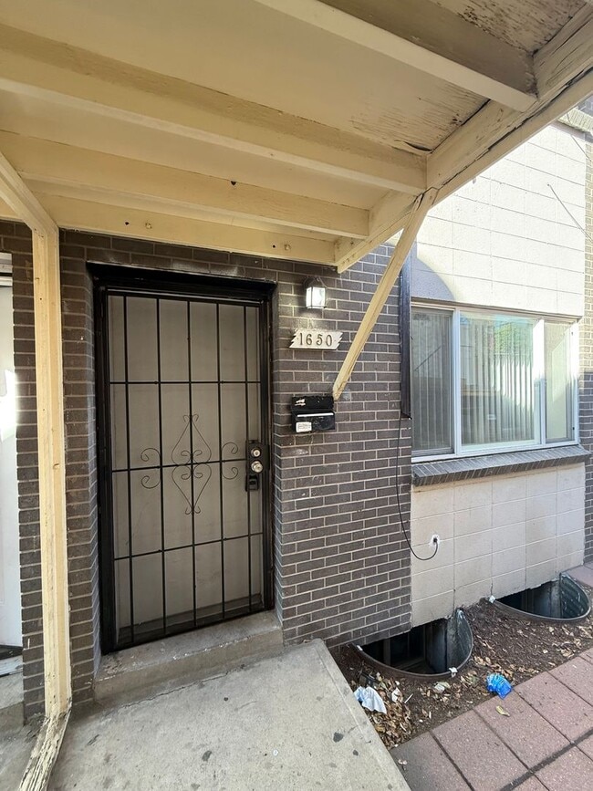 Building Photo - 3 bedroom Now Available in Anschutz Medica...