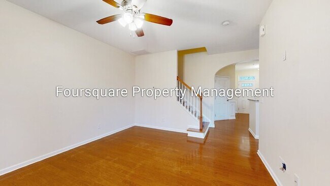Building Photo - Town Home | Screened Back Porch | One Car ...