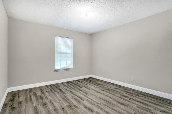 Building Photo - 8105 Flowertree Dr