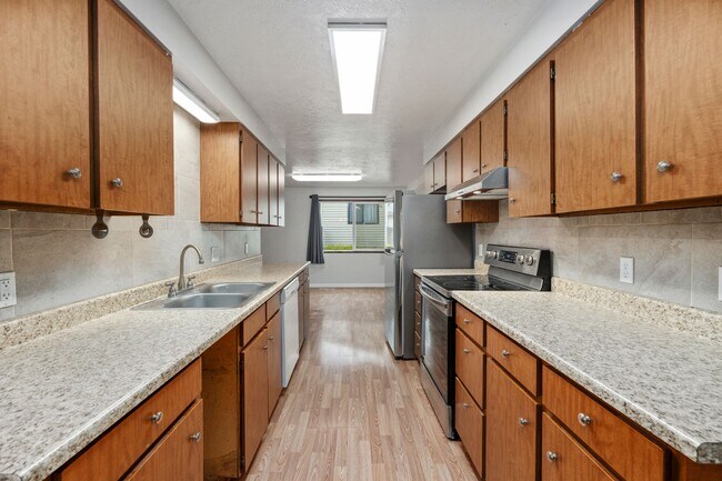 Building Photo - 3 bed, 2 bath