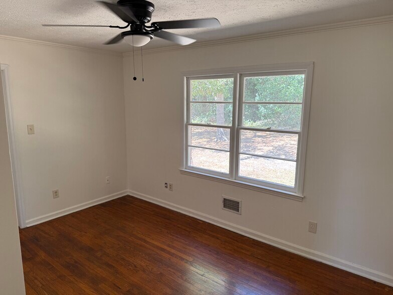Building Photo - 1609 Woodrow Ave