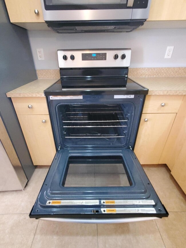 Building Photo - 3234 SW Fillmore St