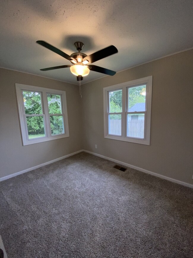 Building Photo - 1902 Burry Cir Dr