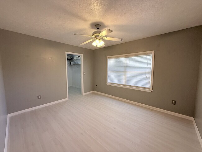 Building Photo - 8209 Pine Glen Rd