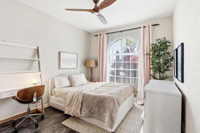 Building Photo - 9507 Lake Serena Dr