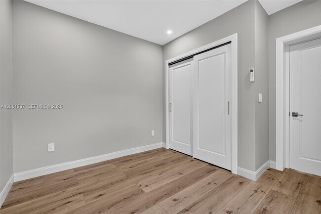 Building Photo - 1011 NW 30th Ct