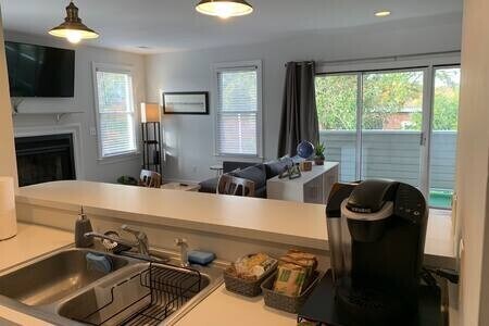 Building Photo - Fully Furnished!