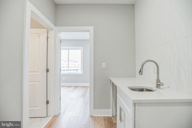 Building Photo - 2216 Emerald St