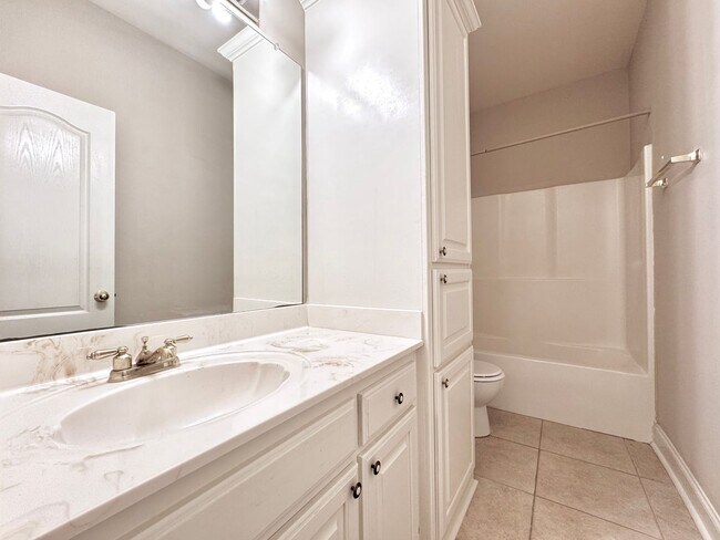 Building Photo - Spacious New Orleans-Style 3BR/2.5BA Townh...