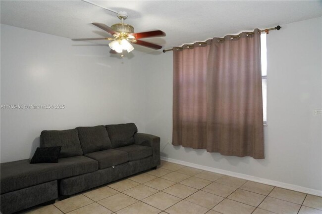 Building Photo - 3 bedroom in North Miami FL 33161