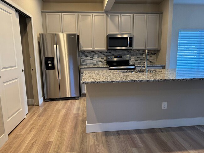 Building Photo - Like new 3 bed, 2.5 bath, 2 car in Lorson Ranch!