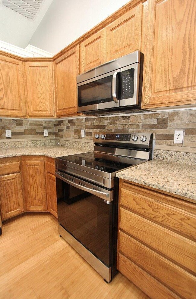Building Photo - 2624 Manchester Dr