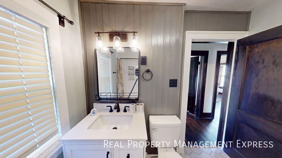 Building Photo - 3 Bedroom 1 Bathroom Home For Rent In Sioux Falls