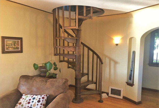 Building Photo - 167 U St