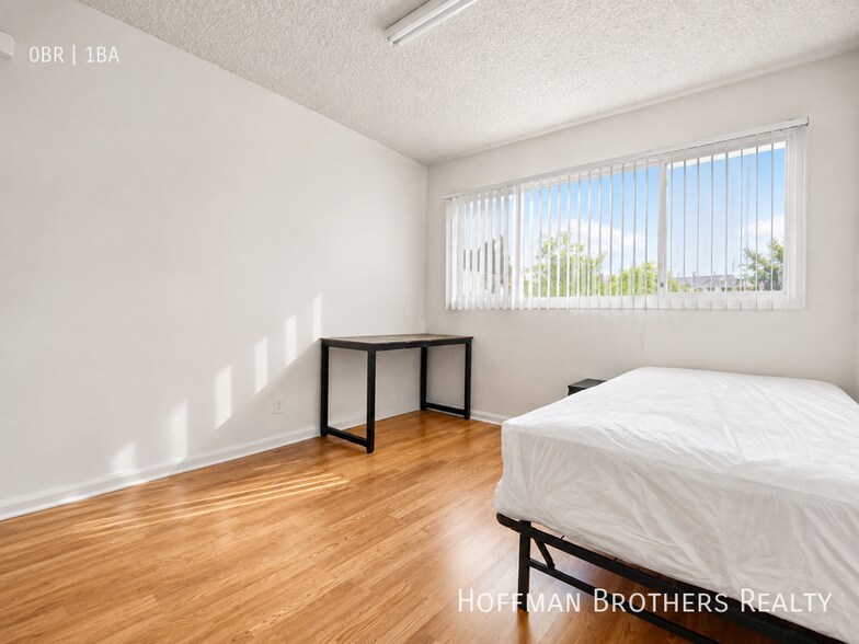 Building Photo - 933 Grattan St