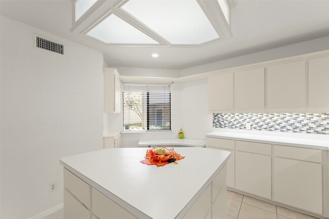 Building Photo - 2329 Briarwest Blvd