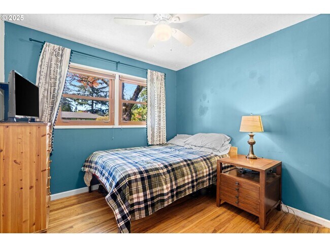 Building Photo - Quarter Acre Comfort
