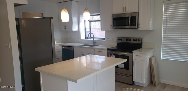 Building Photo - 2001 W Summit Pl