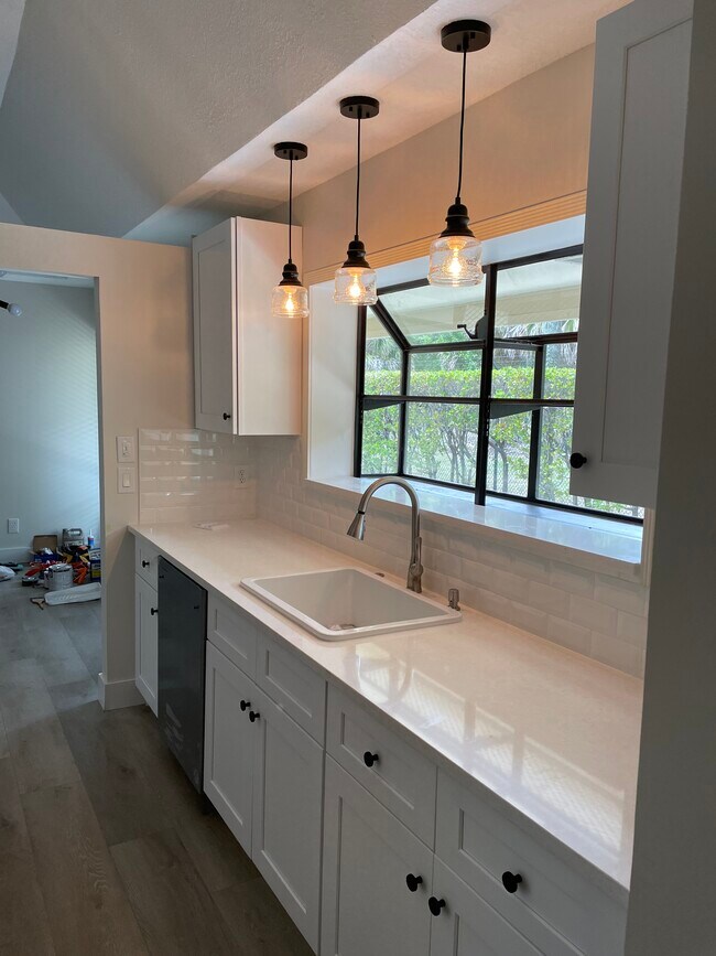 Building Photo - 104 Half Moon Cir