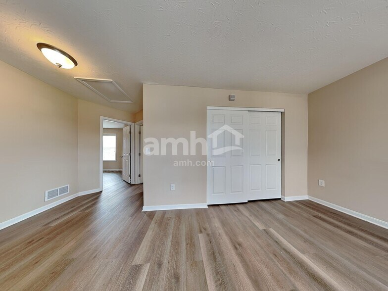 Building Photo - 310 Hennepin Dr