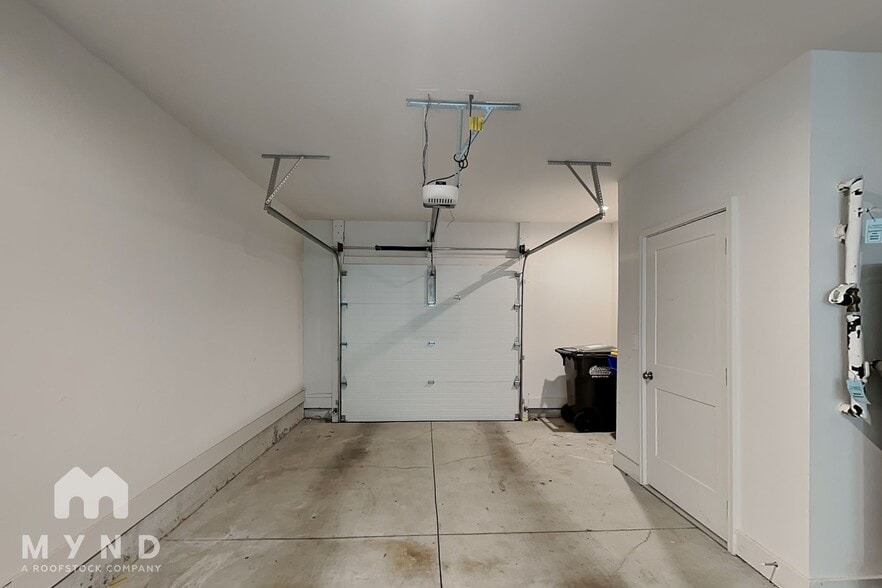 Building Photo - 149 Color Cir