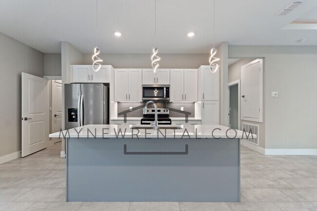 Building Photo - ONE MONTH FREE RENT! Modern, energy effici...