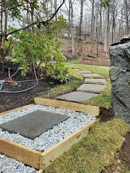 Building Photo - 5 E Ridge Rd