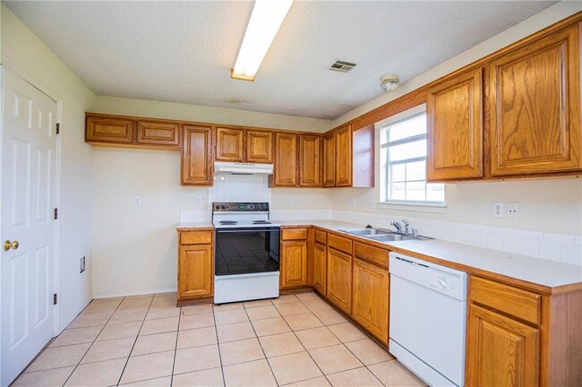 Building Photo - 808 Jon Dr